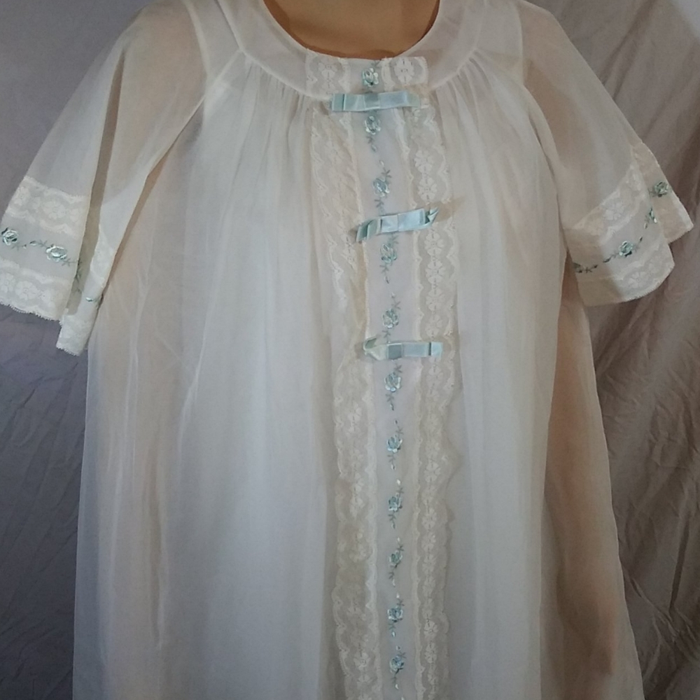VintageWhite W/Blue Rose Lingerie Peignoir Set (S) - Picture 3 of 10
